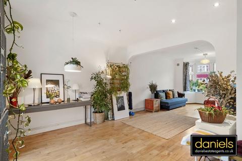 122 Holland Road, London, NW10 5AY
