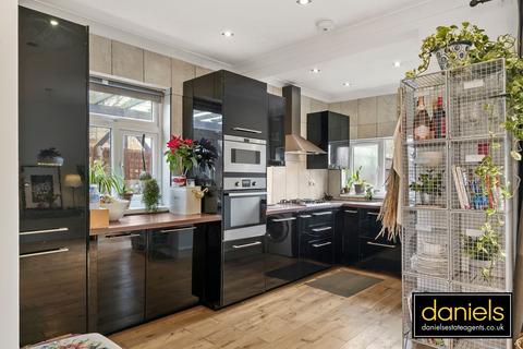 122 Holland Road, London, NW10 5AY