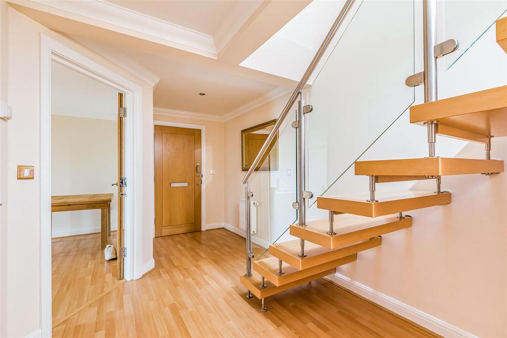 18 Ocean Breeze, 8-10 Studland Road, Bournemouth-S