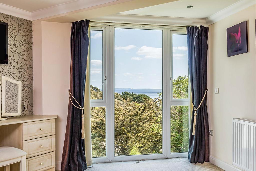 18 Ocean Breeze, 8-10 Studland Road, Bournemouth-S