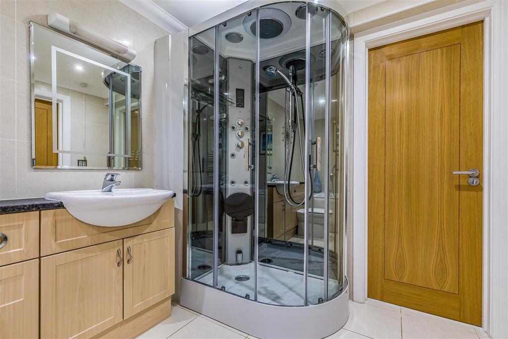 18 Ocean Breeze, 8-10 Studland Road, Bournemouth-S