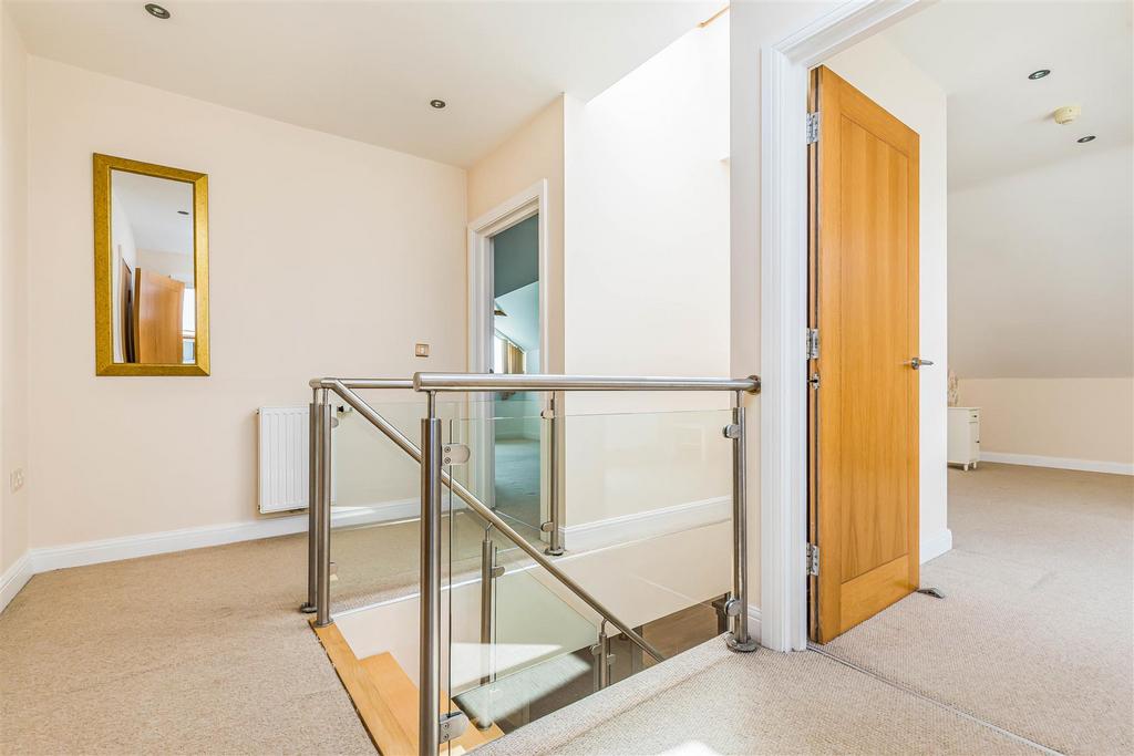 18 Ocean Breeze, 8-10 Studland Road, Bournemouth-S