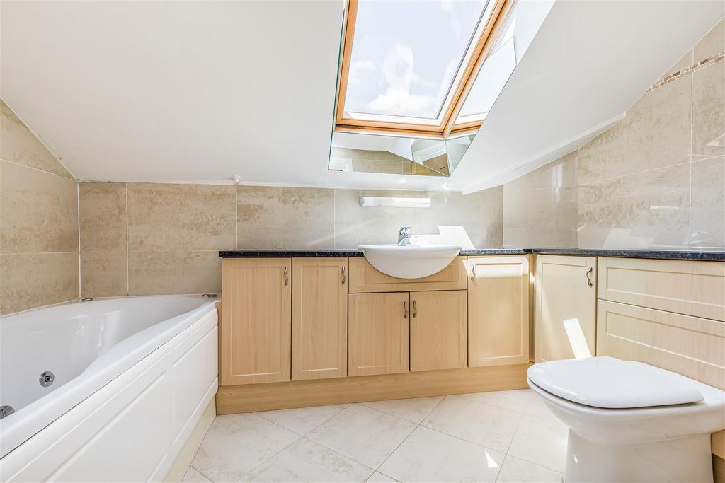 18 Ocean Breeze, 8-10 Studland Road, Bournemouth-S