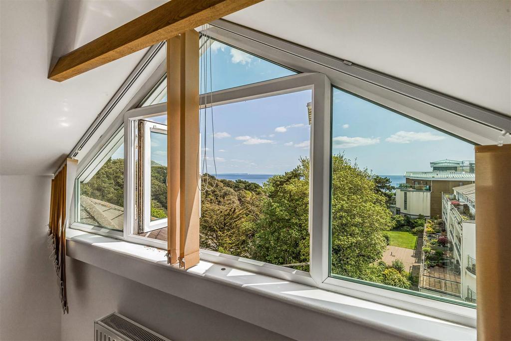 18 Ocean Breeze, 8-10 Studland Road, Bournemouth-S