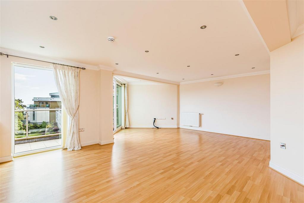 18 Ocean Breeze, 8-10 Studland Road, Bournemouth-S
