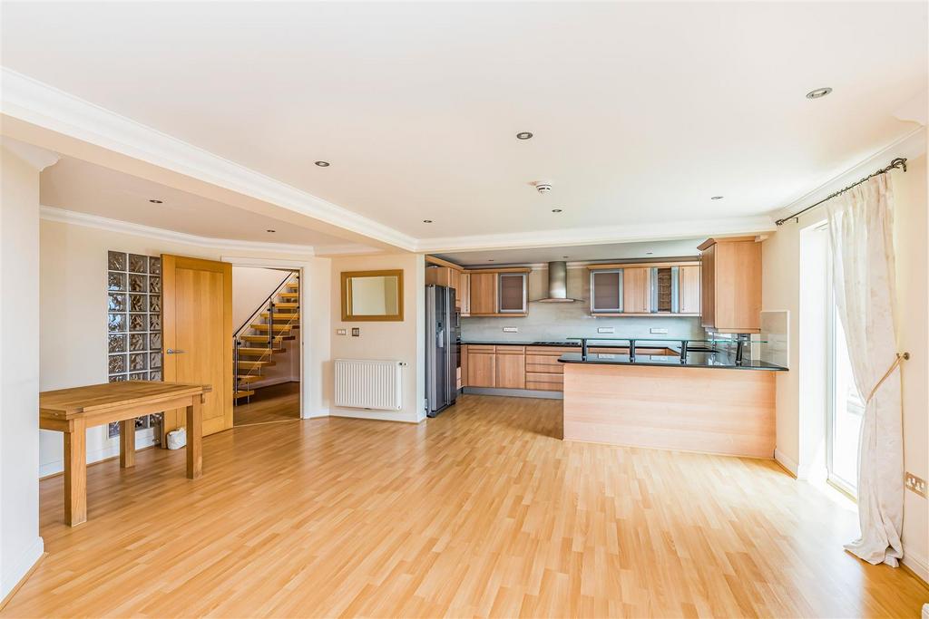 18 Ocean Breeze, 8-10 Studland Road, Bournemouth-S