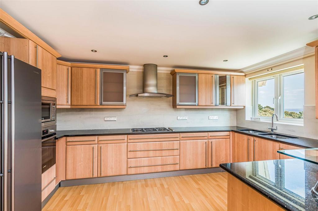18 Ocean Breeze, 8-10 Studland Road, Bournemouth-S
