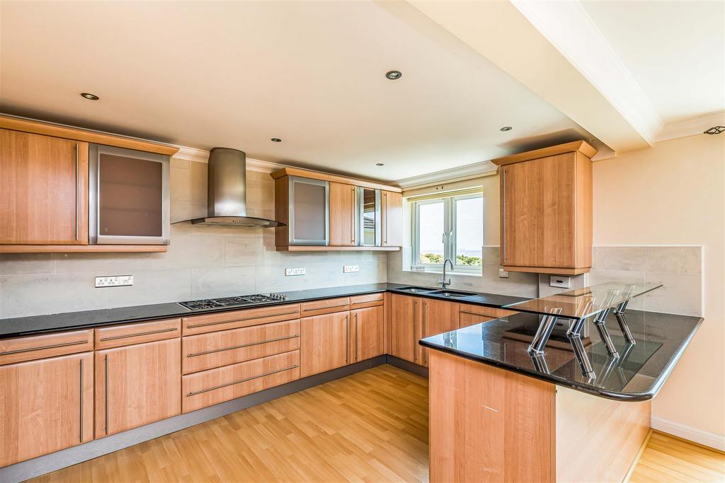 18 Ocean Breeze, 8-10 Studland Road, Bournemouth-S