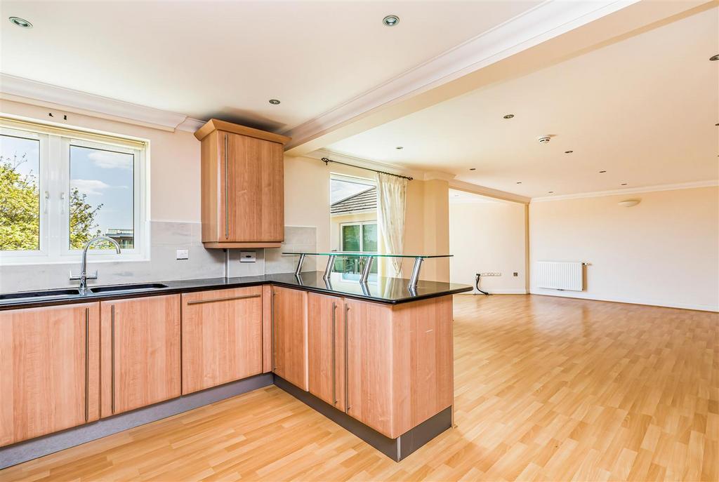 18 Ocean Breeze, 8-10 Studland Road, Bournemouth-S