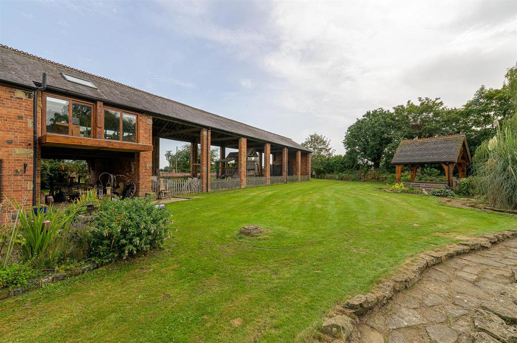 Oak Bank Barn & French Barn, Heatley Lane, Broomhall, Nantwich 5 bed