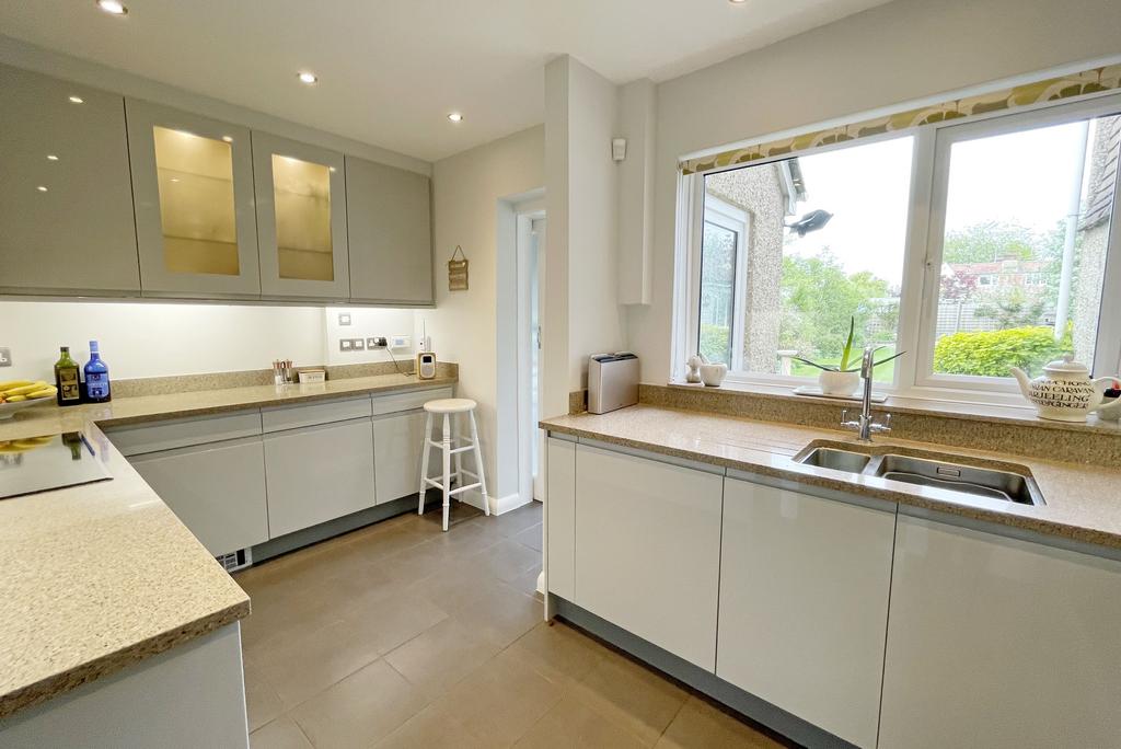 Adastra Avenue, Hassocks, West Sussex, BN6 8DP 4 bed detached house £795,000