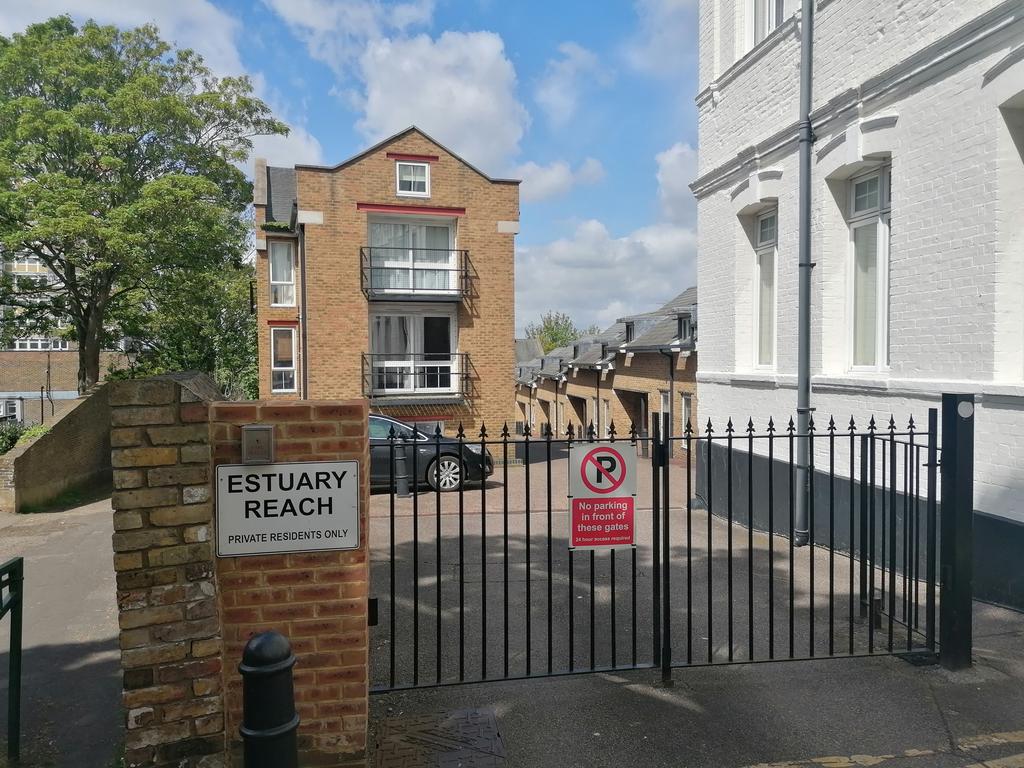 Estuary Reach, Brompton, Gillingham Kent 2 bed apartment for sale £