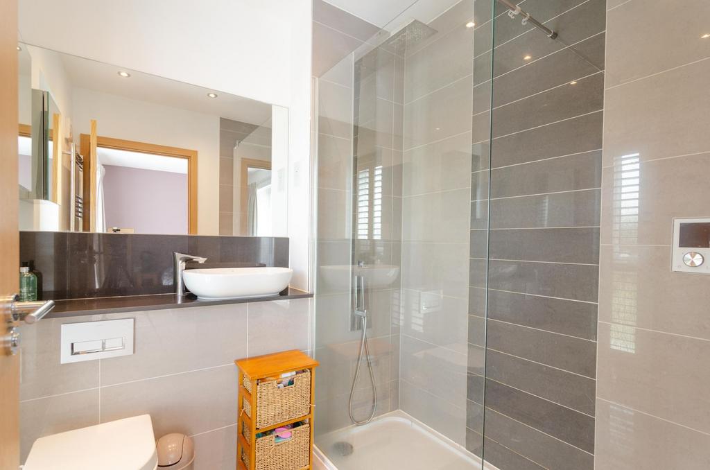 En-Suite (Bedroom One)