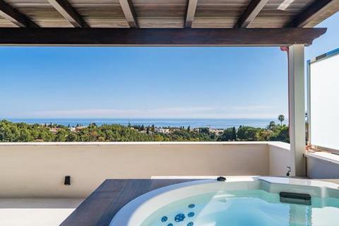 3 bedroom penthouse, Condado de Sierra Blanca, Marbella, Malaga