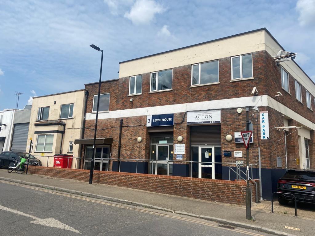 School Road, Park Royal, London, NW10 Office £250 pcm (£58 pw)