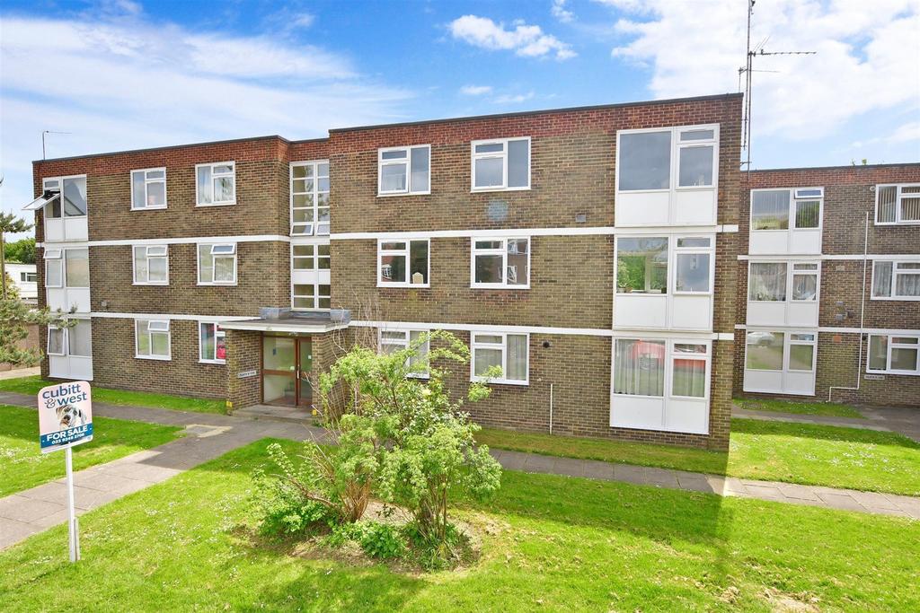 Juniper Square, Havant, Hampshire 2 bed ground floor flat for sale £175,000