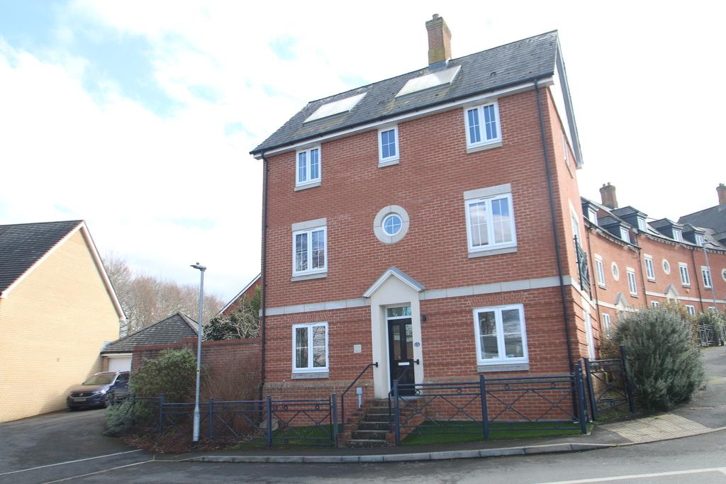Harnham, Salisbury, Wilts, SP2 4 bed end of terrace house £1,500 pcm (£346 pw)
