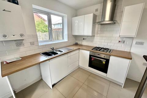 2 bedroom semi-detached house to rent, Suffolk Way, Fazeley, B78