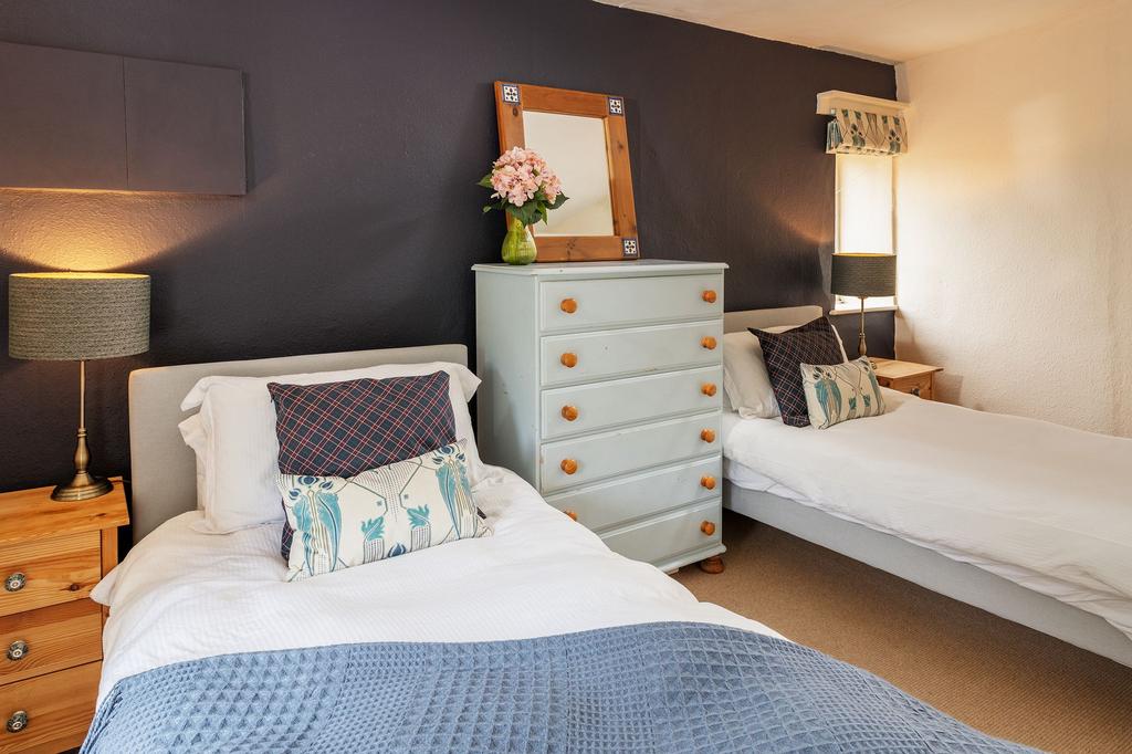 Gothic Cottage, Dartmouth: Bedroom 2