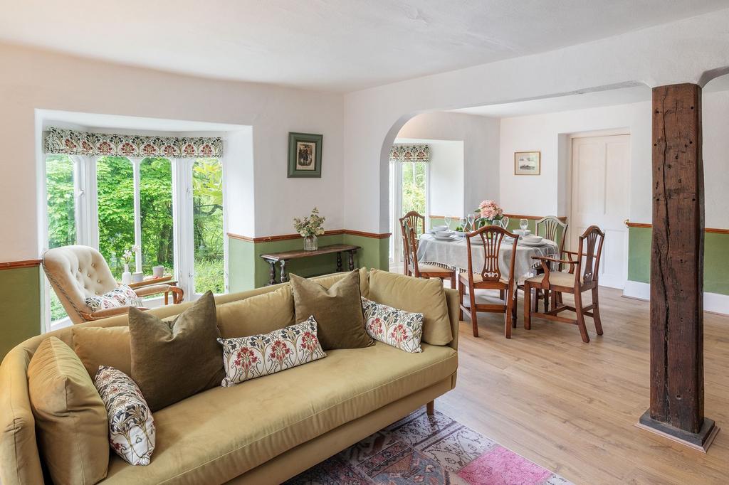 Gothic Cottage, Dartmouth: Living &amp; Dining Room