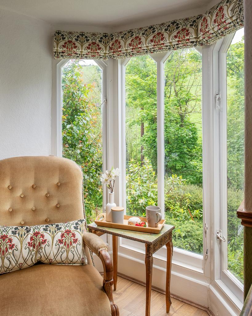 Gothic Cottage, Dartmouth: Living / Dining Room