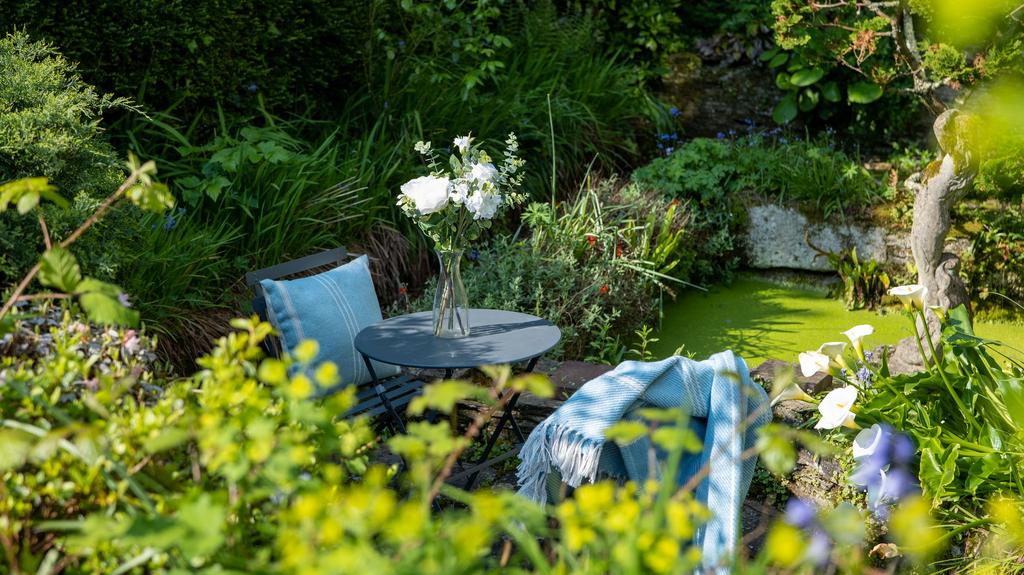 Gothic Cottage, Dartmouth: Front Patio with Pond