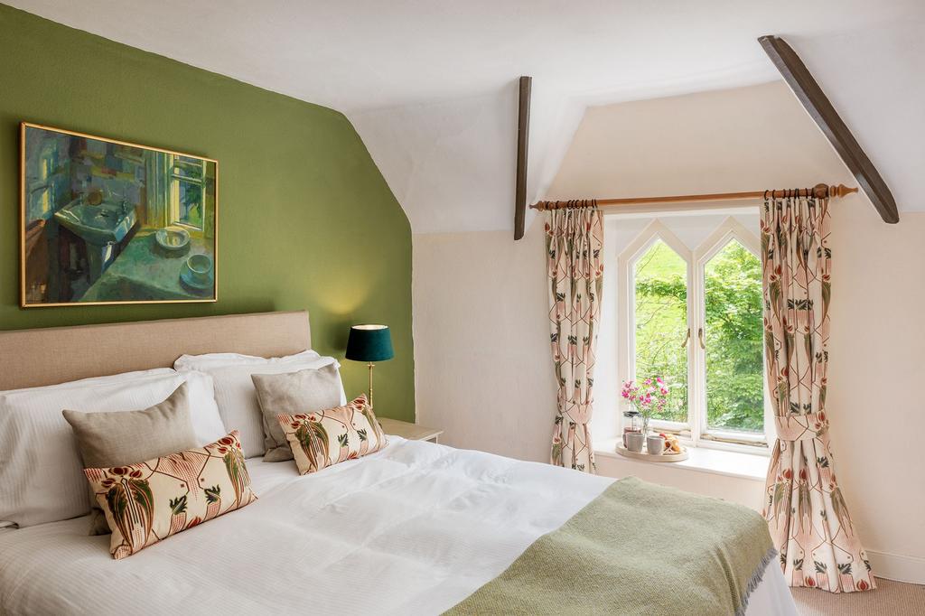 Gothic Cottage, Dartmouth: Master Bedroom