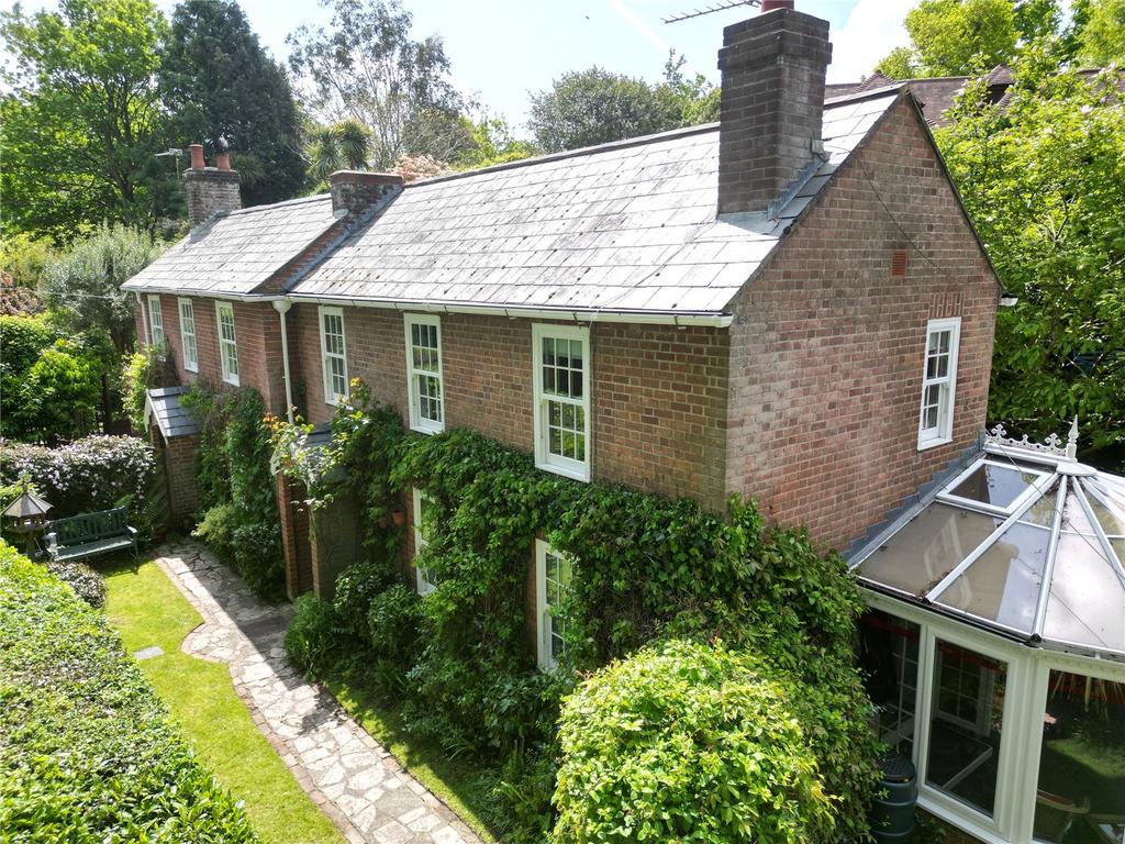 Lower Buckland Road, Lymington, Hampshire, SO41 5 bed detached house