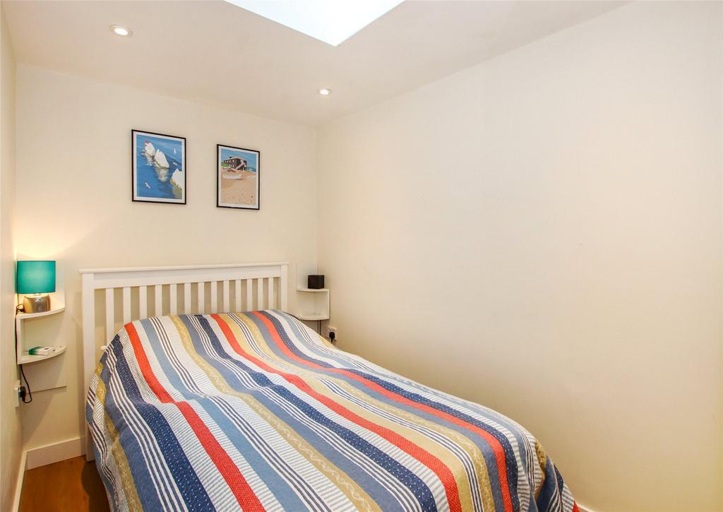 Lillies Studio Bed
