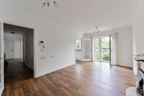 2 bedroom flat for sale - King Henry Lodge, Chingford, London, E4