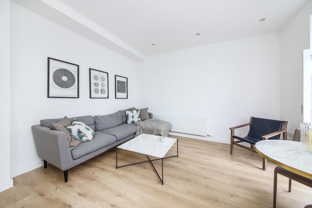 Deptford High Street, Deptford... 2 bed flat to rent £2,200 pcm (£508 pw)