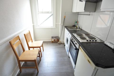 Studio to rent, Larch Road, Cricklewood NW2