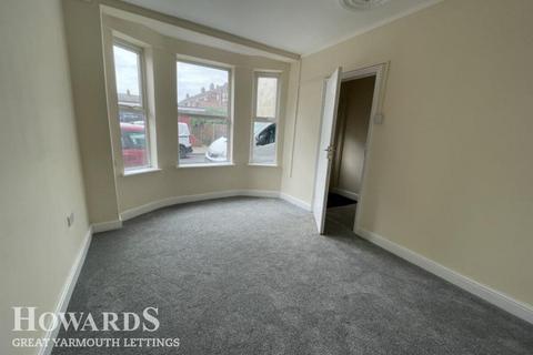 4 bedroom end of terrace house to rent, King Street, Great yarmouth