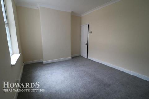 4 bedroom end of terrace house to rent, King Street, Great yarmouth