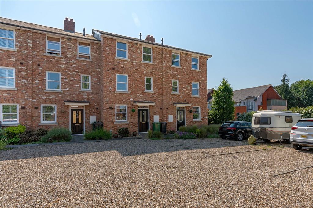 St. Lukes Avenue, Maidstone, ME14 4 bed end of terrace house for sale