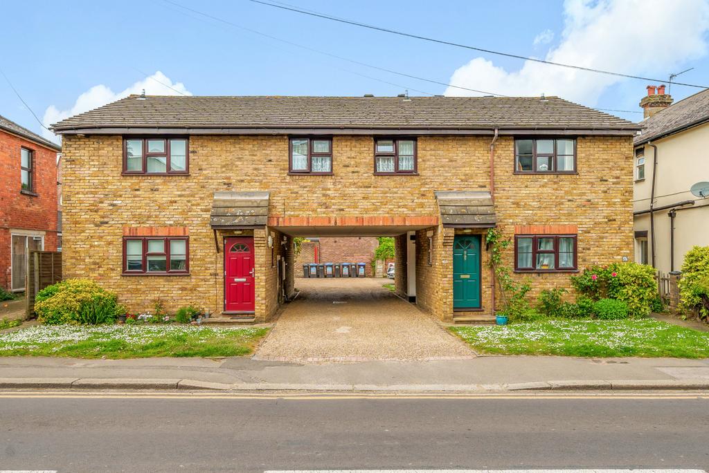 High Street, Addlestone, KT15 1 bed apartment for sale £235,000