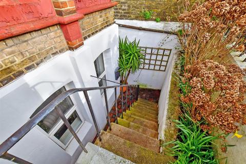 2 bedroom flat for sale, Elm Grove, Brighton, East Sussex