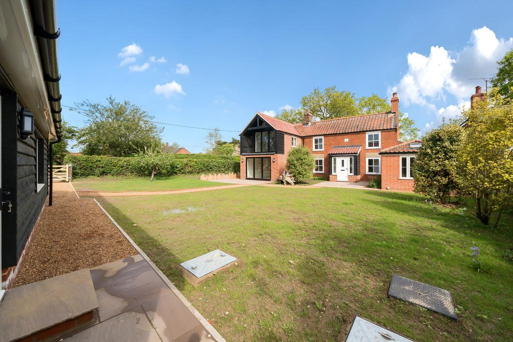 Neatishead, Norwich, Norfolk, NR12 6 bed detached house £750,000