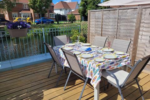 13 Flagstaff Close, Waltham Abbey, EN9 1JB