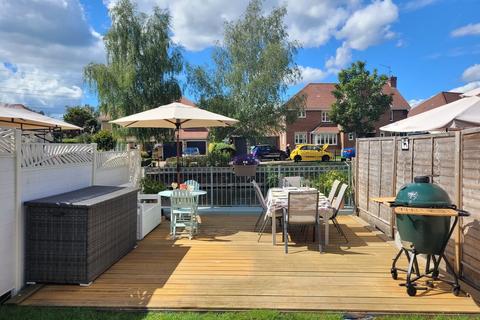 13 Flagstaff Close, Waltham Abbey, EN9 1JB