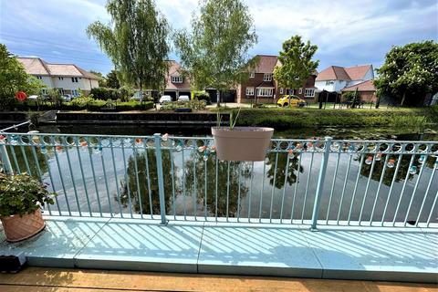 13 Flagstaff Close, Waltham Abbey, EN9 1JB