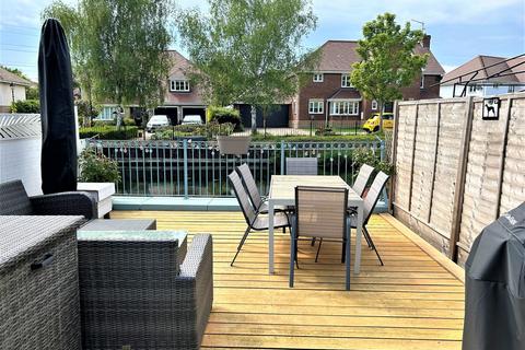 13 Flagstaff Close, Waltham Abbey, EN9 1JB
