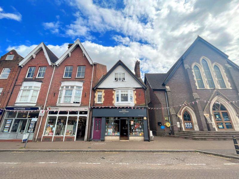 High Street, Tring 3 bed apartment to rent £1,850 pcm (£427 pw)