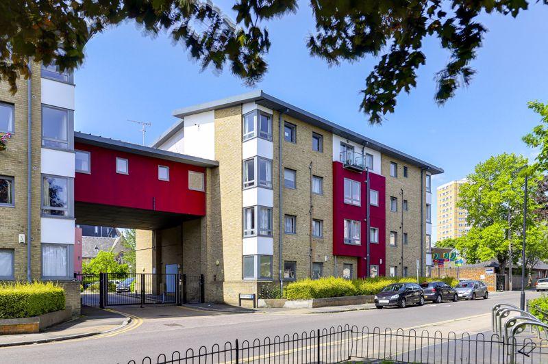 Winkfield Road, London, N22 2 bed apartment £400,000