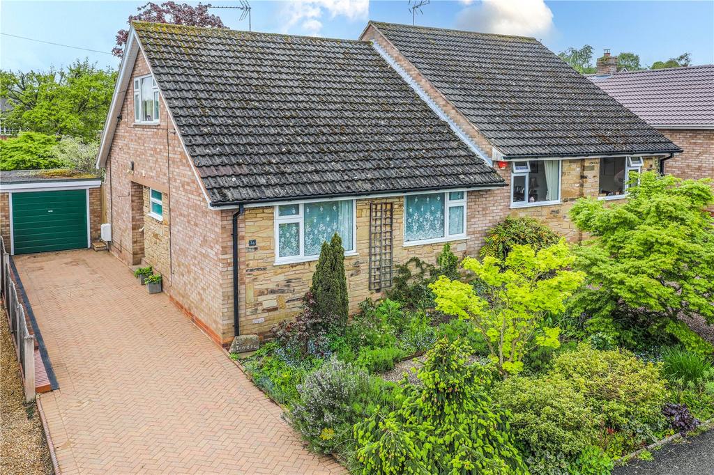 14 Romsley View, Alveley, Bridgnorth, Shropshire 3 bed bungalow £265,000