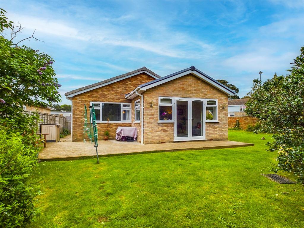 Treeside, Highcliffe, Christchurch, Dorset, BH23 3 bed bungalow for