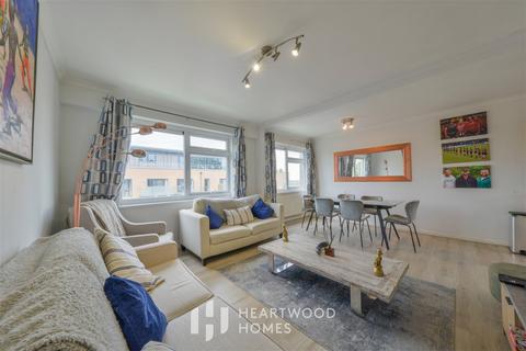 122 Chiltern Road, St Albans, AL4 9SY