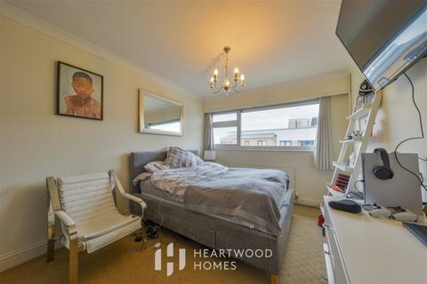 122 Chiltern Road, St Albans, AL4 9SY