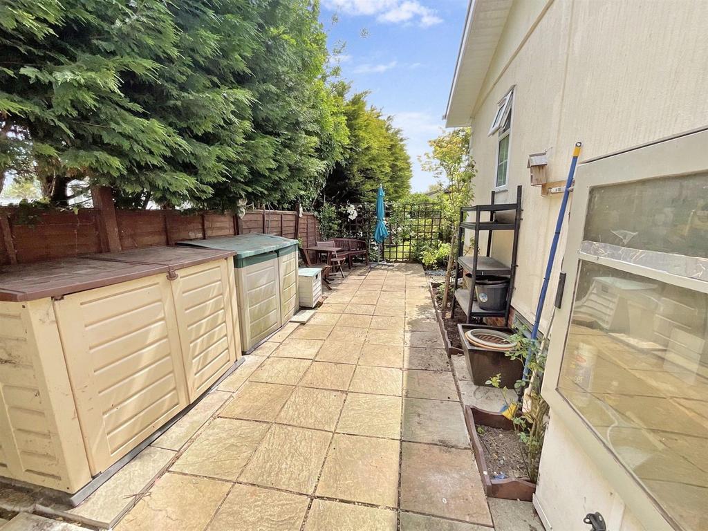 Monkton Street, Monkton, Ramsgate, Kent 2 bed park home for sale £215,000