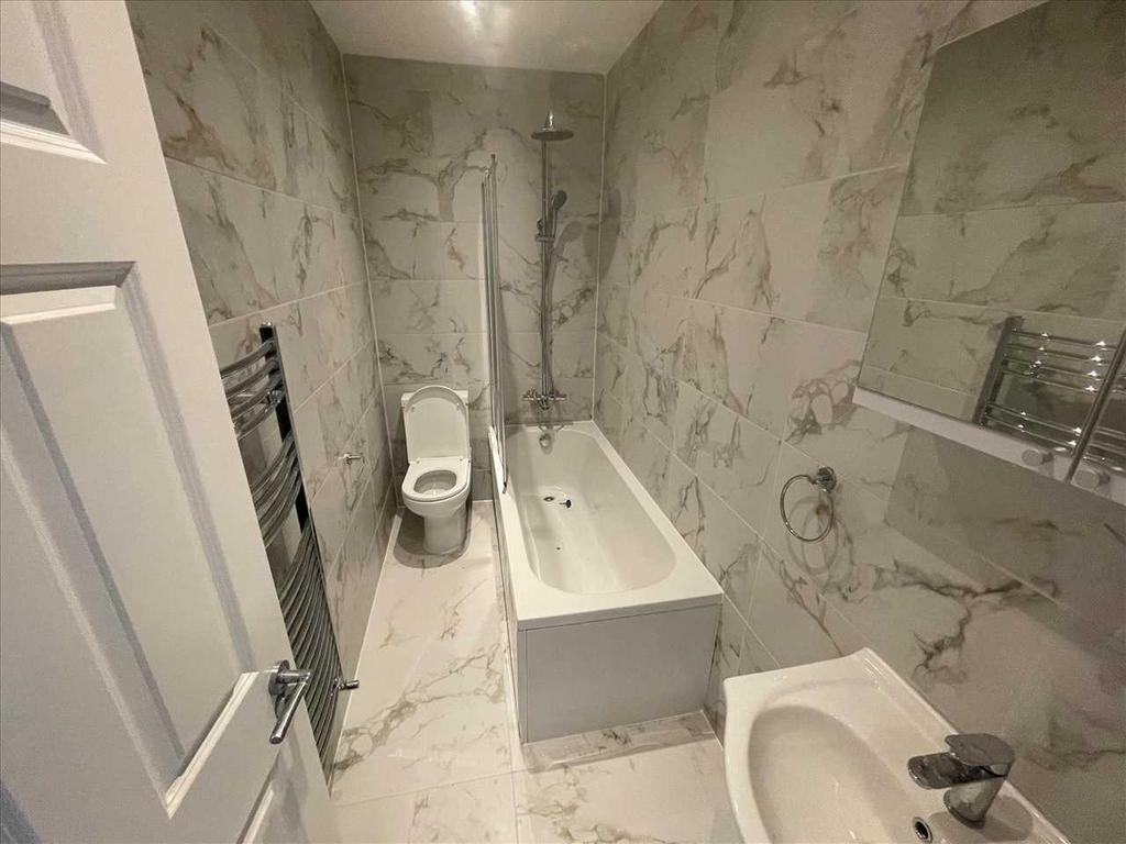 Norman Road, Ilford, ILFORD 4 bed terraced house £2,400 pcm (£554 pw)